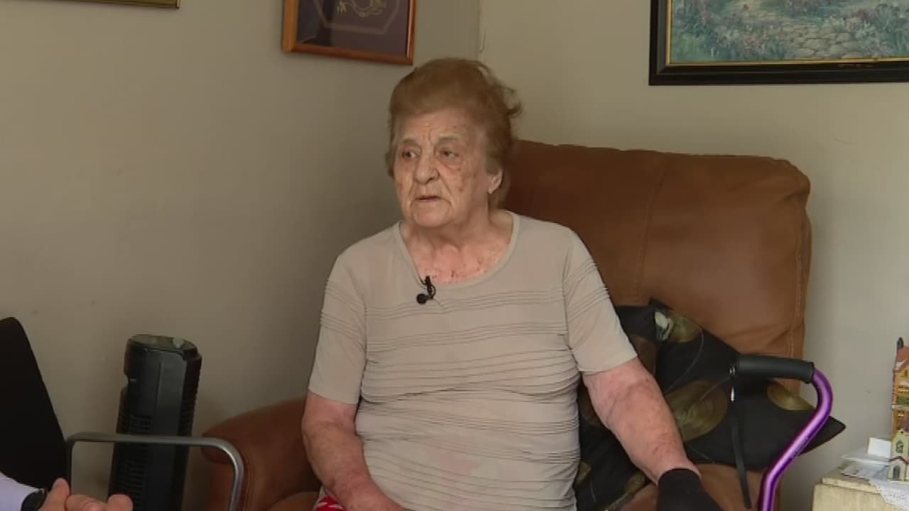 Anciana de 93 años reciba ayuda tras desalojo de casas móviles en Pequeña Habana