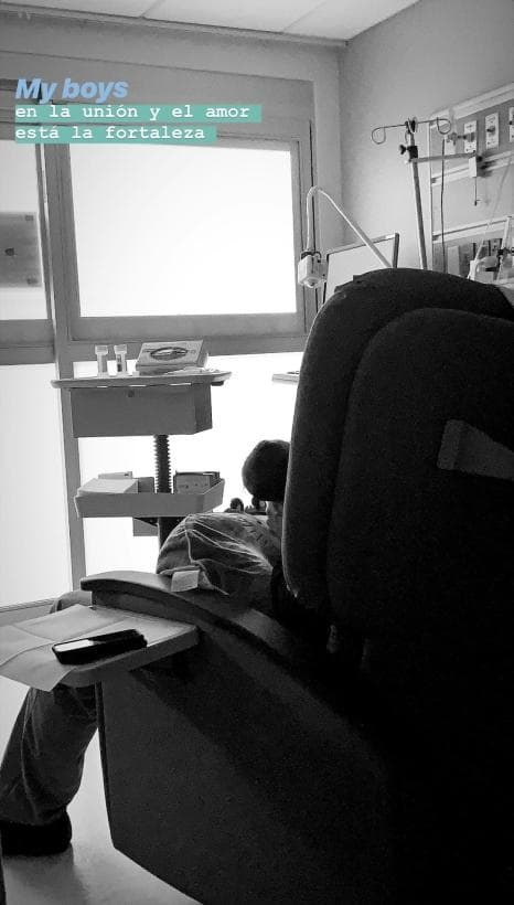 Alejandro fue un padre pesente en los días más difíciles para su retoño y gracias a la unión y al amor de la familia Diego salió victorioso del hospital.