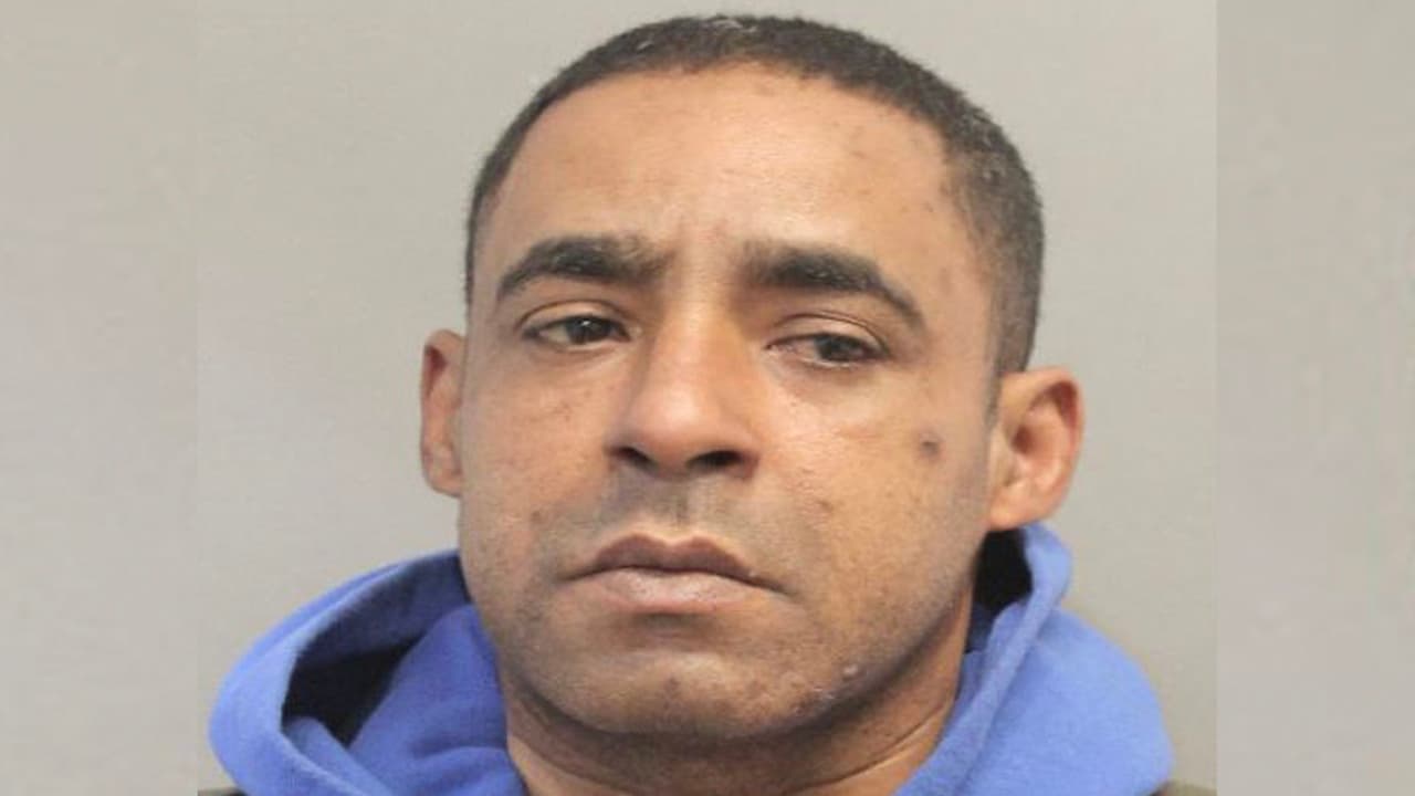 Accidente lleva a la detención de un hombre con órdenes de arresto por delitos graves en Houston