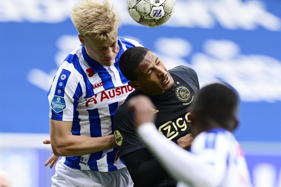 Edson es titular y Ajax se impone al Heerenveen en la Eredivisie