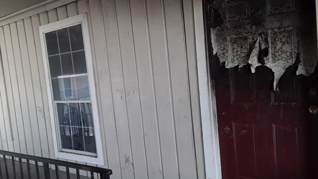 La pareja no tiene seguro que proteja contra incendios su vivendda o sus pertenencias, lo que les ha complicado más las cosas.