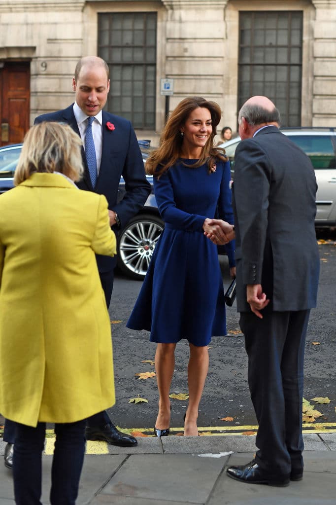 Luego de terminar el compromiso al que asistió con su esposo, Kate Middleton fue a otro evento donde
<b>sorprendió con su presencia</b>.
<br>