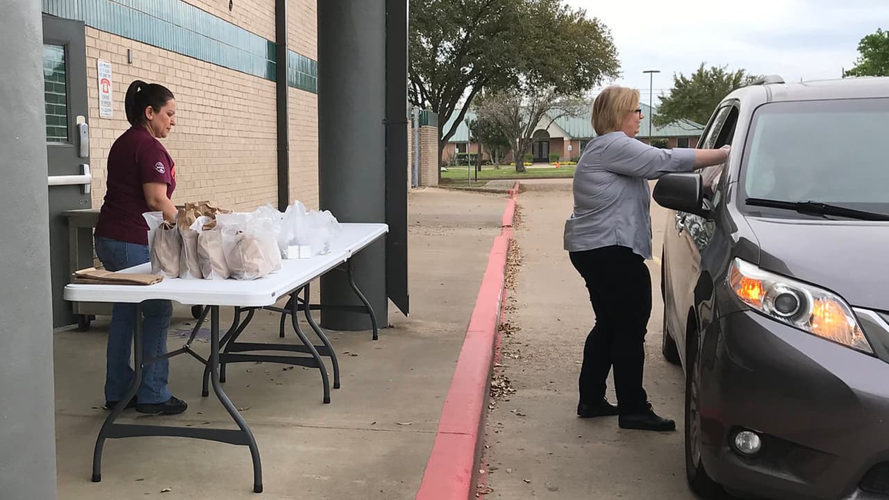 Apenas la semana anterior, 103,297 niños del área de Katy recibieron desayuno y almuerzo a través del Programa ‘Grab and Go Meals’ del Distrito.