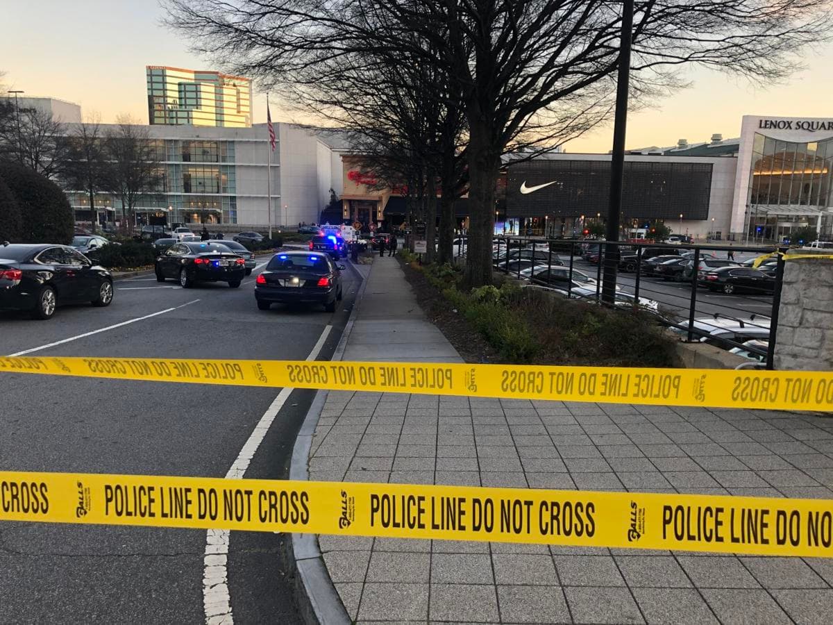 Pelea por un puesto de estacionamiento dejó un hombre muerto de bala en el Lenox Mall