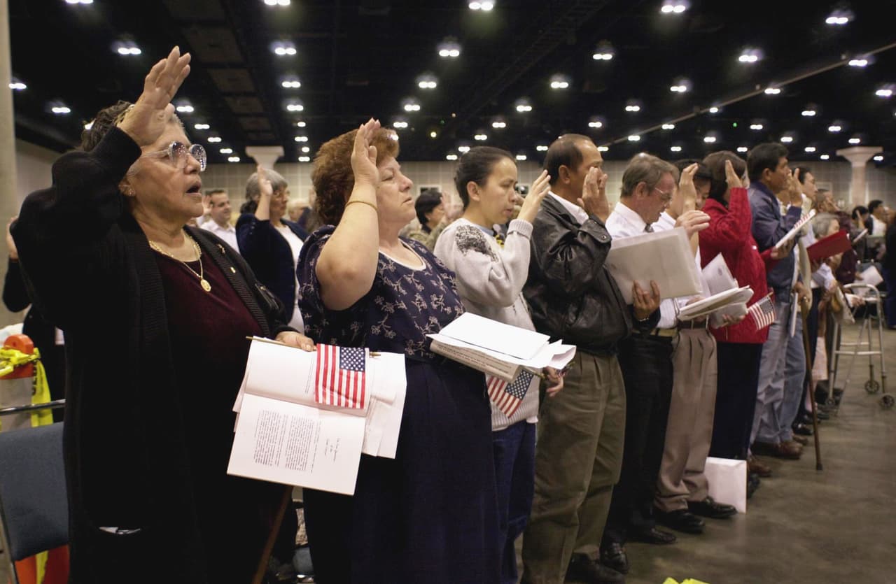 Las 
<b>sesiones de naturalización se dividen entre tres oficinas de distrito</b>, aunque presentarán información relevante para todos los residentes de California interesados.
<br>