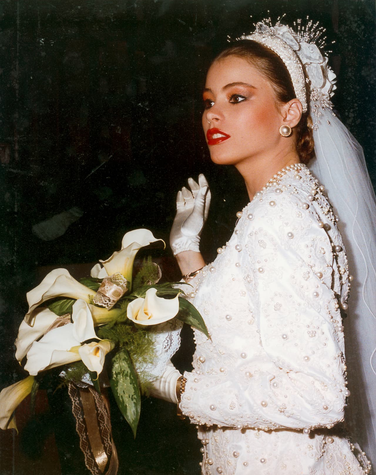 Cuando tenía 18 años le dio el sí a Joe González, su primer amor. Mira cómo se veía vestida de novia.