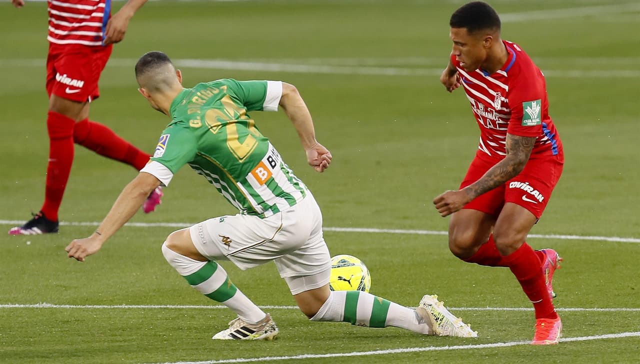 Con doblete de Borja Iglesias, el Real Betis consigue victoria sobre Granada 2-1 en la Jornada 35 de LaLiga. Al minuto 71 ingresó Diego Lainez y al 89' entró de cambio And´res Guardado; los verdiblancos se acercan a puestos europeos.