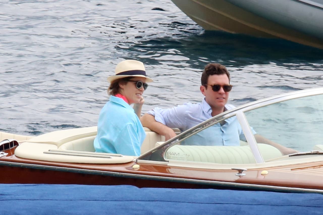Mientras los preparativos de su boda continúan, Jack y Eugenie fueron vistos veraneando en la costa de Amalfi, en Italia.