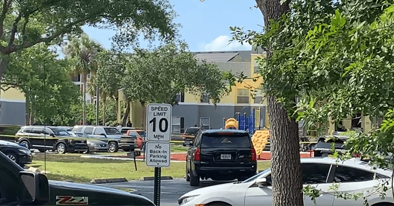 Tiroteo en complejo de apartamentos de Sanford deja dos muertos; la policía ya investiga 