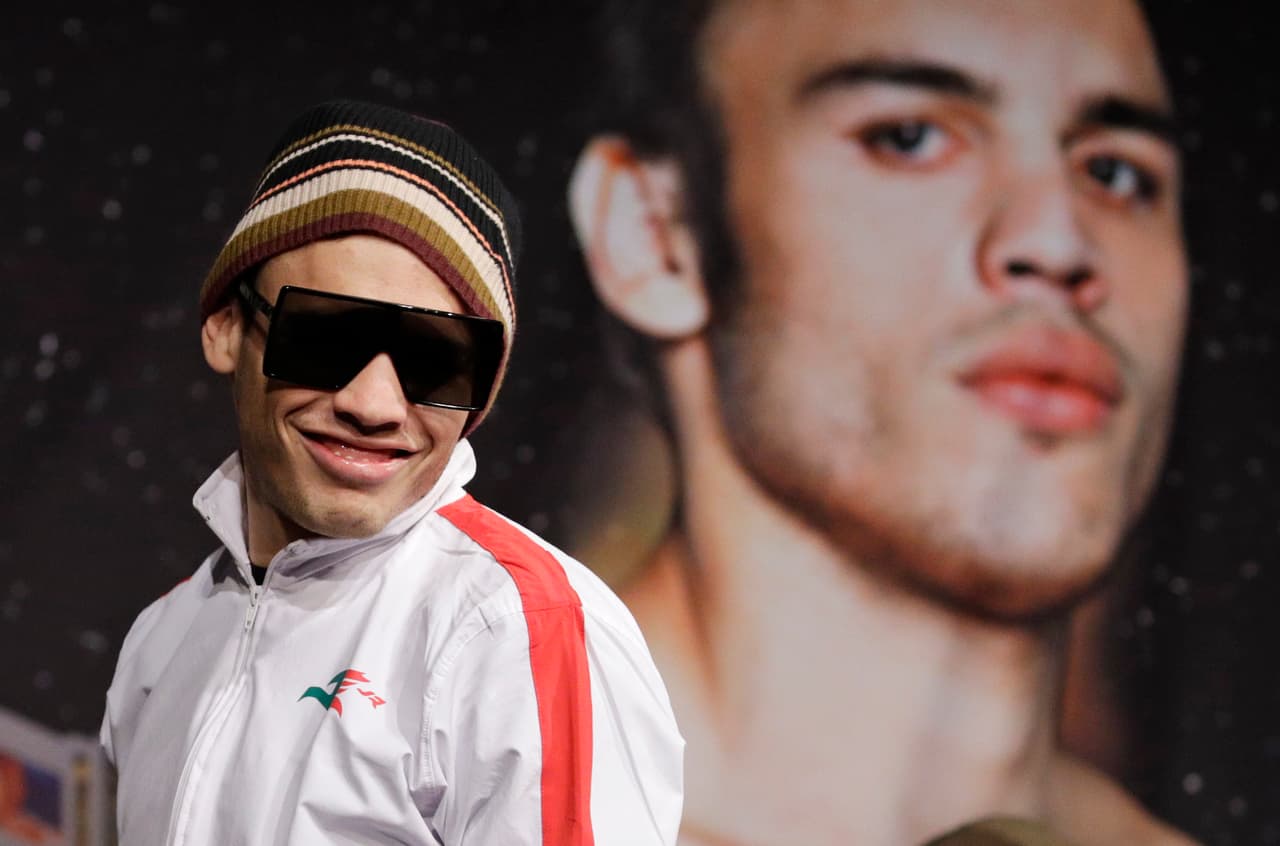 <b>Julio César Chávez Jr.</b>
<br>Por dar positivo en un examen de dopaje posterior a una pelea; fue multado y suspendido por nueve meses del ring.