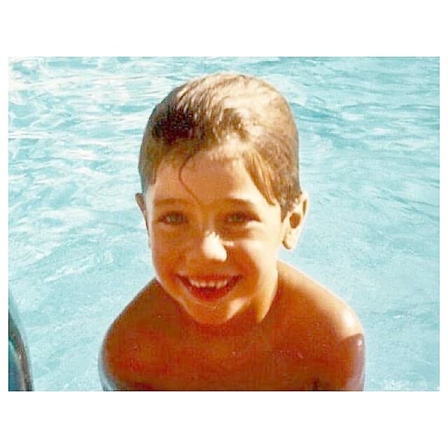 Cuando tenía nueve años se presentó al casting de un programa de talento infantil para la televisión de España. "Canté 'Mi Tierra', de Gloria Estefan y me seleccionaron. Mi mamá -que no sabía que yo estaba en eso- casi se muere de sorpresa cuando Teresa Rabal, que es una cantante muy famosa en mi país, llegó hasta donde ella para decirle que me habían seleccionado".