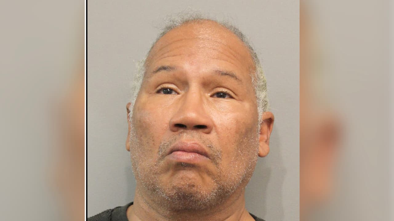 Steven Francis fue detenido por evasión en un vehículo al no detenerse cuando los oficiales le dieron la orden. Además, estaba conduciendo en estado de ebriedad. Tiene una fianza de 2,600 dólares.