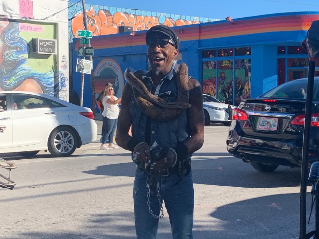 El Fan Fest 2020 del Super Bowl LIV se lleva acabo en Wynwood Market; los aficionados disfrutan de diversas actividades, jueguitos y mucha convivencia familiar.