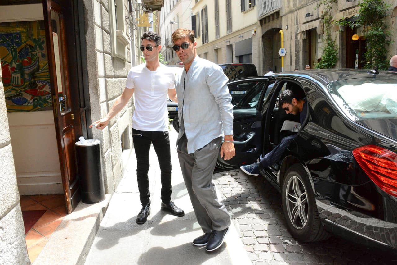 Él me tuvo que decir: '¿Pero cuál es la pregunta?', y entonces ya le dije: '¿Te casarás conmigo?'. Fue muy bonito, y treinta minutos después le tuve que preguntar de nuevo si me había contestado que sí", confesó el puertorriqueño en el programa The Ellen DeGeneres Show.