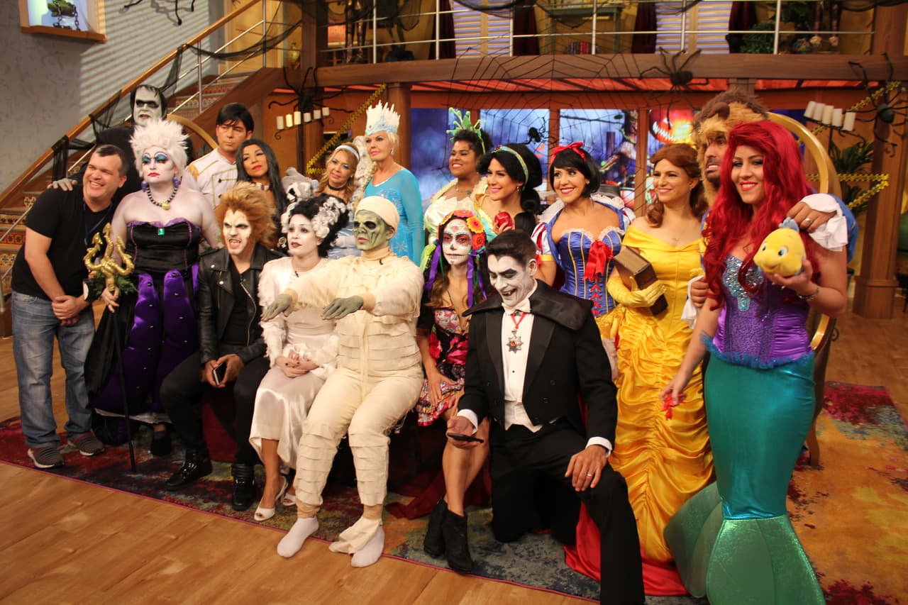 Los productores de Despierta América se unieron a esta fiesta de disfraces.