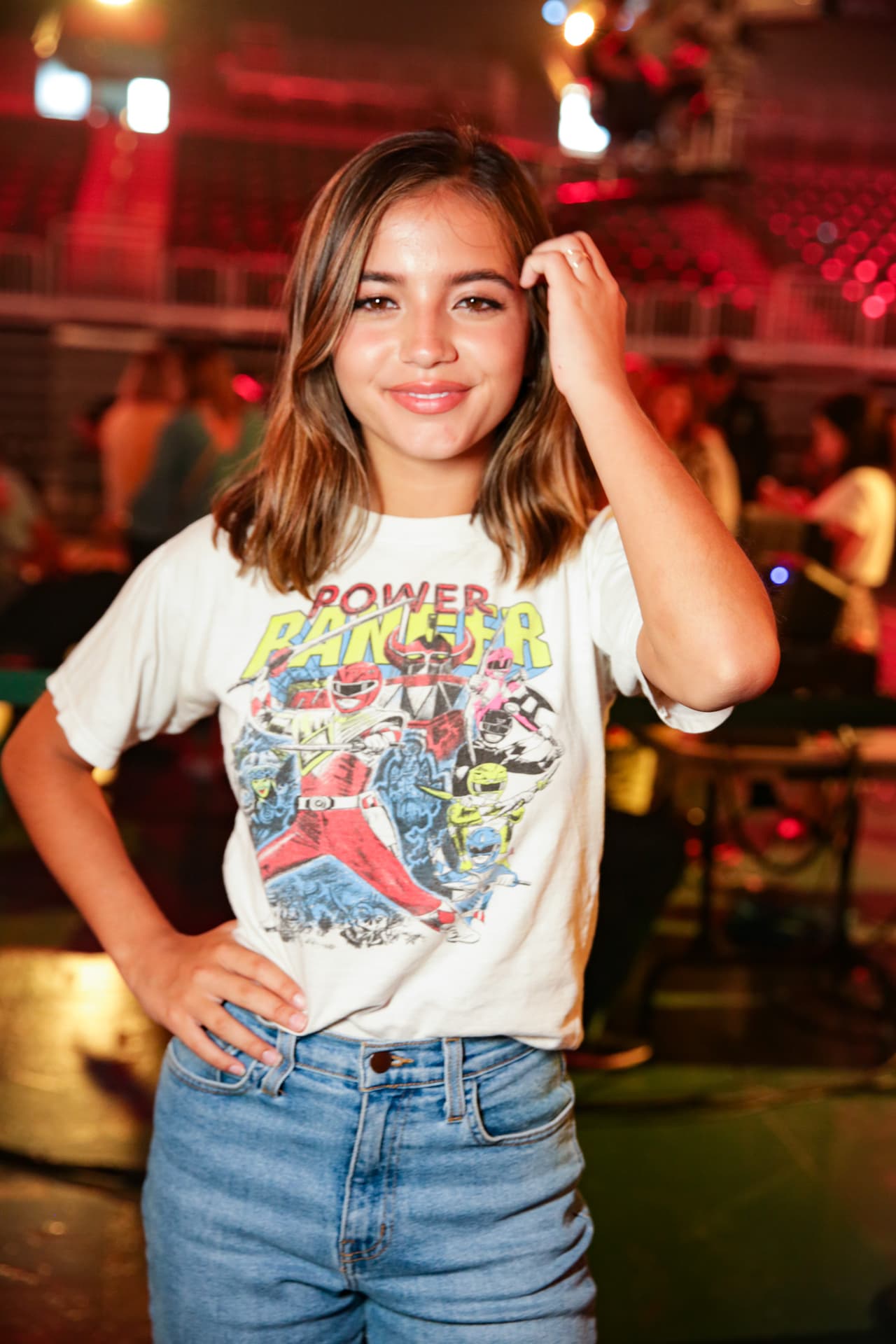 Otra de las presentadoras de la noche, nominada a la categoría On the Rise (Camino a la Cima), es Isabella Moner. También la vimos durante el último día de ensayos.