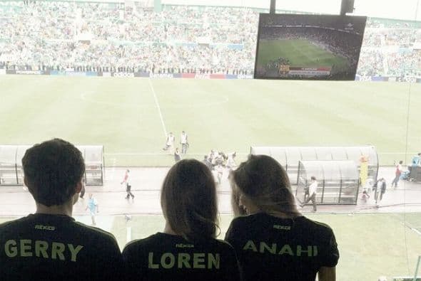 ¿Será que Anahí ya piensa en esbribirle a la cigüeña?