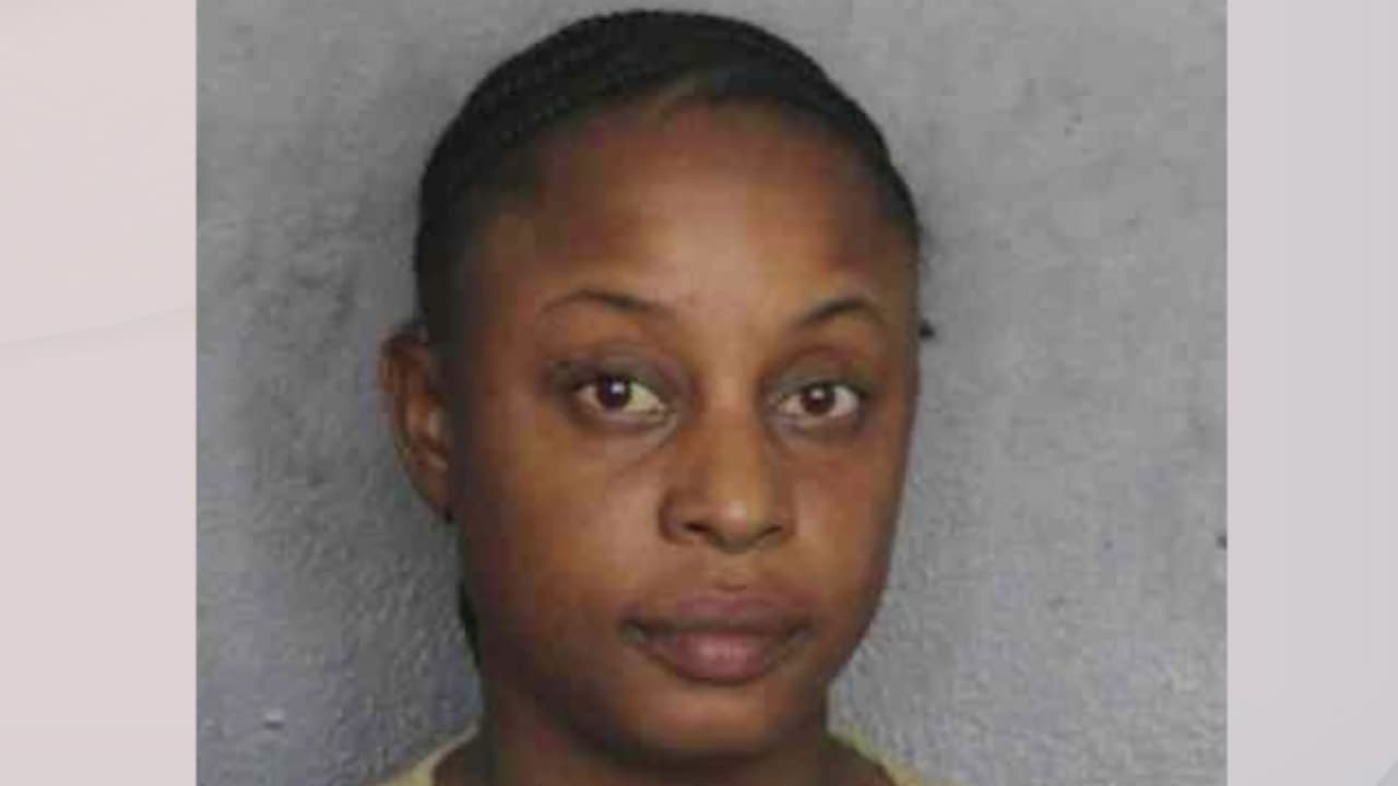 Empleada del Servicio Postal es acusada de robar y cobrar un boleto ganador de la Lotería de Florida