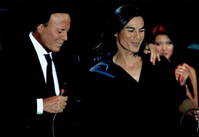 Sánchez Santos alega que es hijo del madrileño y de una exbailarina portuguesa llamada María Edite, con quien el español tuvo una relación.