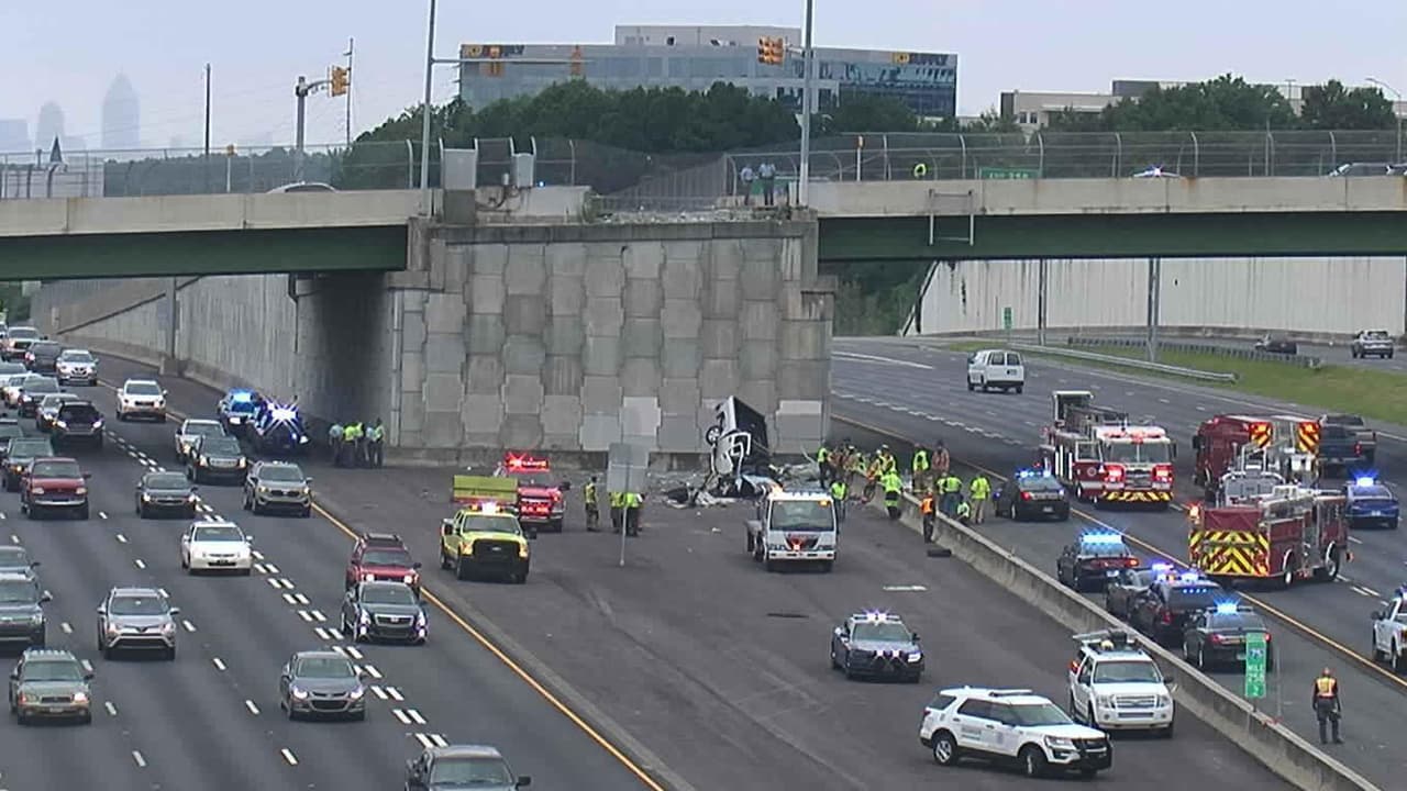 Una persona muerta luego de que auto cayera desde puente en el condado de Cobb