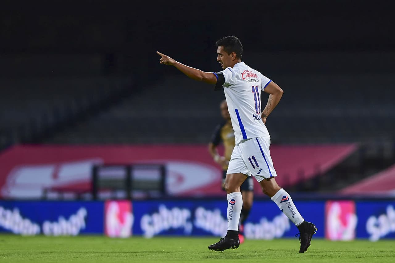 Al 64’ cayó el tercero de Cruz Azul. Una serie de paredes llevó el esférico a los botines de Elías Hernández, quien definió con un globito sobre el cancerbero.
