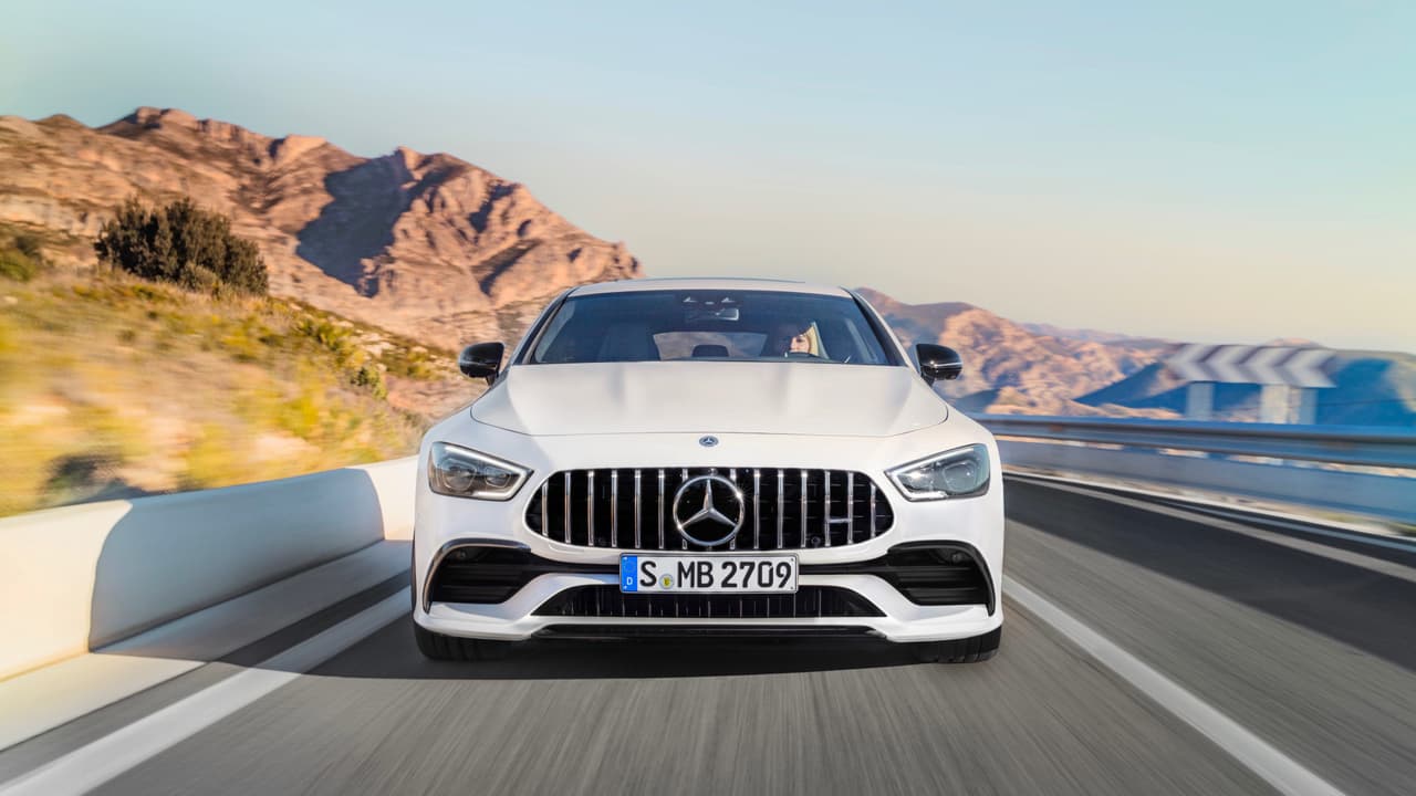 El nuevo Mercedes-AMG GT Coupé 4 puertas 2019 ofrece el performance y el prestigio del los AMG GT y GT S pero con capacidad para 3 pasajeros más.