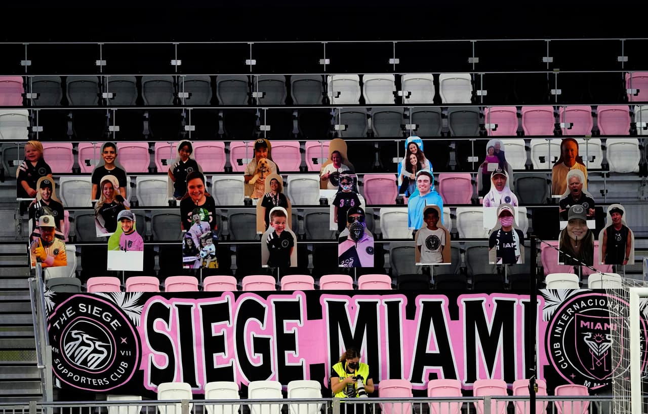 El duelo entre el Inter Miami y Orlando City en el nuevo estadio de Fort Lauderdale fue a puerta cerrada, pero con un público especial. 
<br>