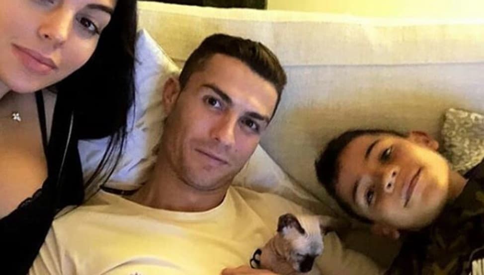 Cristiano Ronaldo envío a su gato en jet privado para ser curado