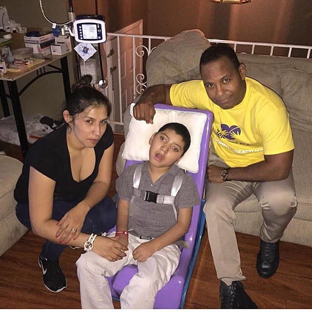 "Hoy conoci a Oscar y su mama en West Valley, UT en solo horas iremos rumbo al CRIT USA en San Antonio. #estiempodeactuar #rutadelasolidaridad @teletonusa", dijo Tony Dandrades.