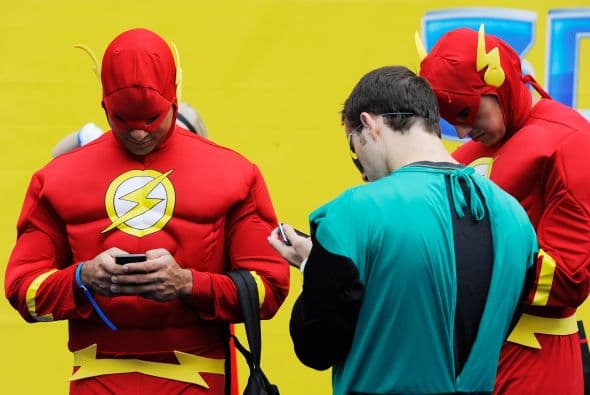 "Me enteré de este evento anoche por correo electrónico y vi que Will Ferrell necesitaba superhéroes, así que habiendo nacido aquí en el sur de California, me puse mi disfraz del Chapulín y decidí acercarme", comentó a Efe este padre de familia, en cuyo atuendo se podía leer la frase popular el personaje: "¡No contaban con mi astucia"!