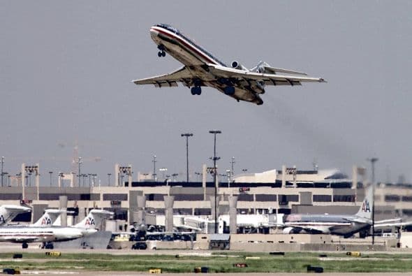 Hasta entonces, American libraba una dura competencia con Pan Am y TWA. Su momento de gloria comenzó en los 70, cuando incorporó vuelos al Caribe y puso su avanzado sistema de reservas por computadora a disposición de los agentes de viaje. El sistema, conocido como Sabre, es usado hoy por el portal de venta de pasajes Travelocity.