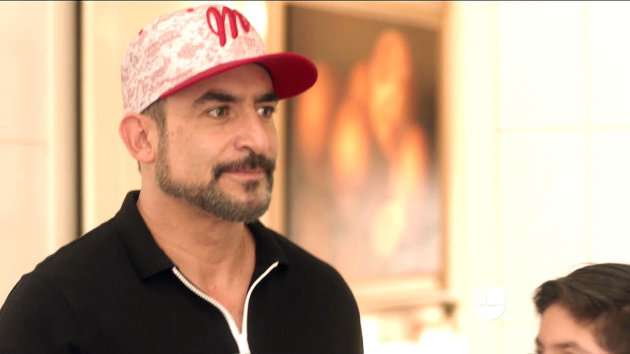 Esteban sabe por lo que está pasando Jenni y decidió ayudarla a cuidar a sus hijos.