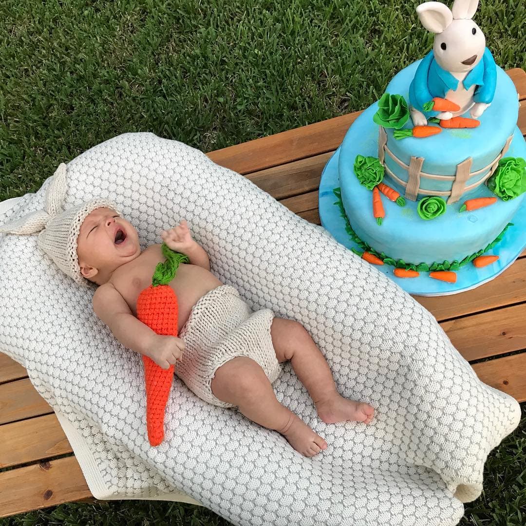 En septiembre de 2018 llegó a los 2 meses y un lindo pastel lo acompañó en la toma que Ana Patricia hizo para inmortalizar la fecha.