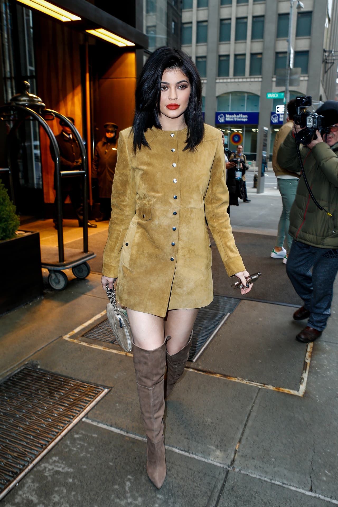 Tal vez una faldita más larga le vendría de maravilla.