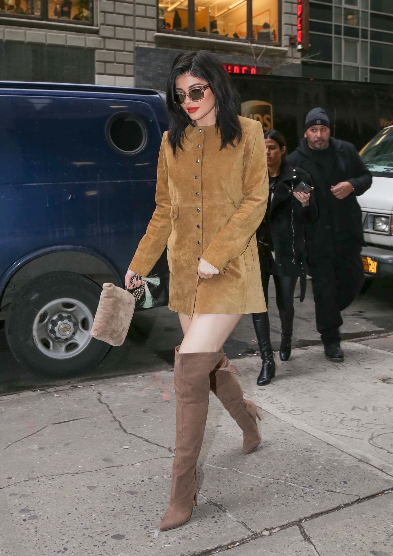 La Jenner se puso un vestido tan cortito que no se veía debajo de su abrigo.