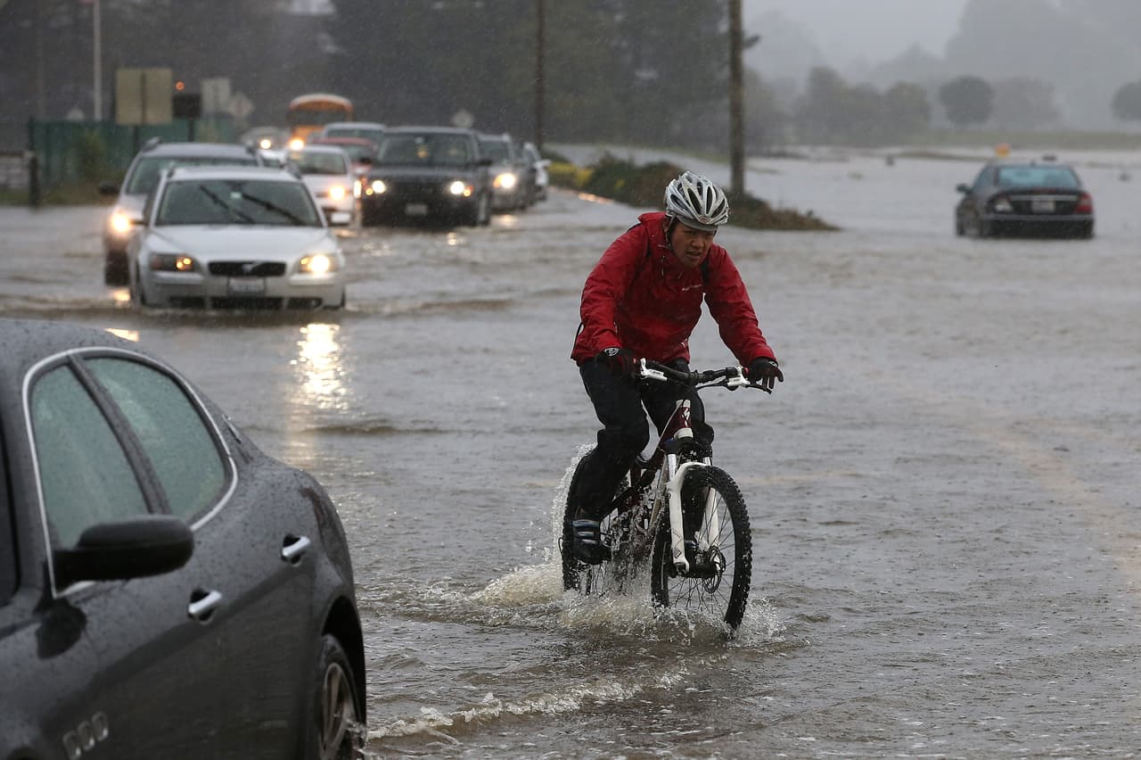 Las inundaciones en tierra son uno de los más fuertes peligros para los residentes de la Bahía de San Francisco, como consecuencia de las mareas altas en el Océano Pacífico, además de las lluvias torrenciales.