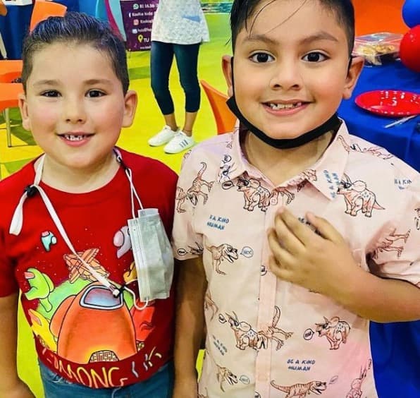 Isabella y Ponchito tienen sus propias cuentas de Instagram, en las que presumen su lujosa vida, y el hijo mayor de De Nigris recibió una bici-moto por su quinto cumpleaños.