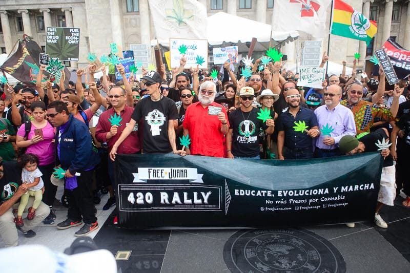 Arrestan 17 personas en manifestación pro marihuana en área del Capitolio