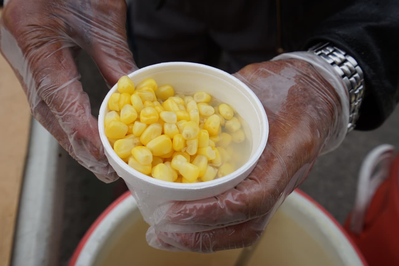 La comida mexicana es parte de los productos que Policarpo vende.