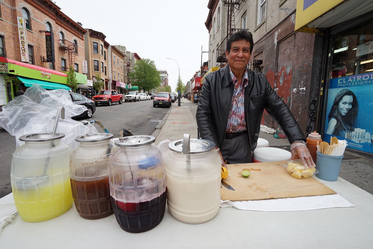 Policarpo vende en Sunset Park desde hace una década.
