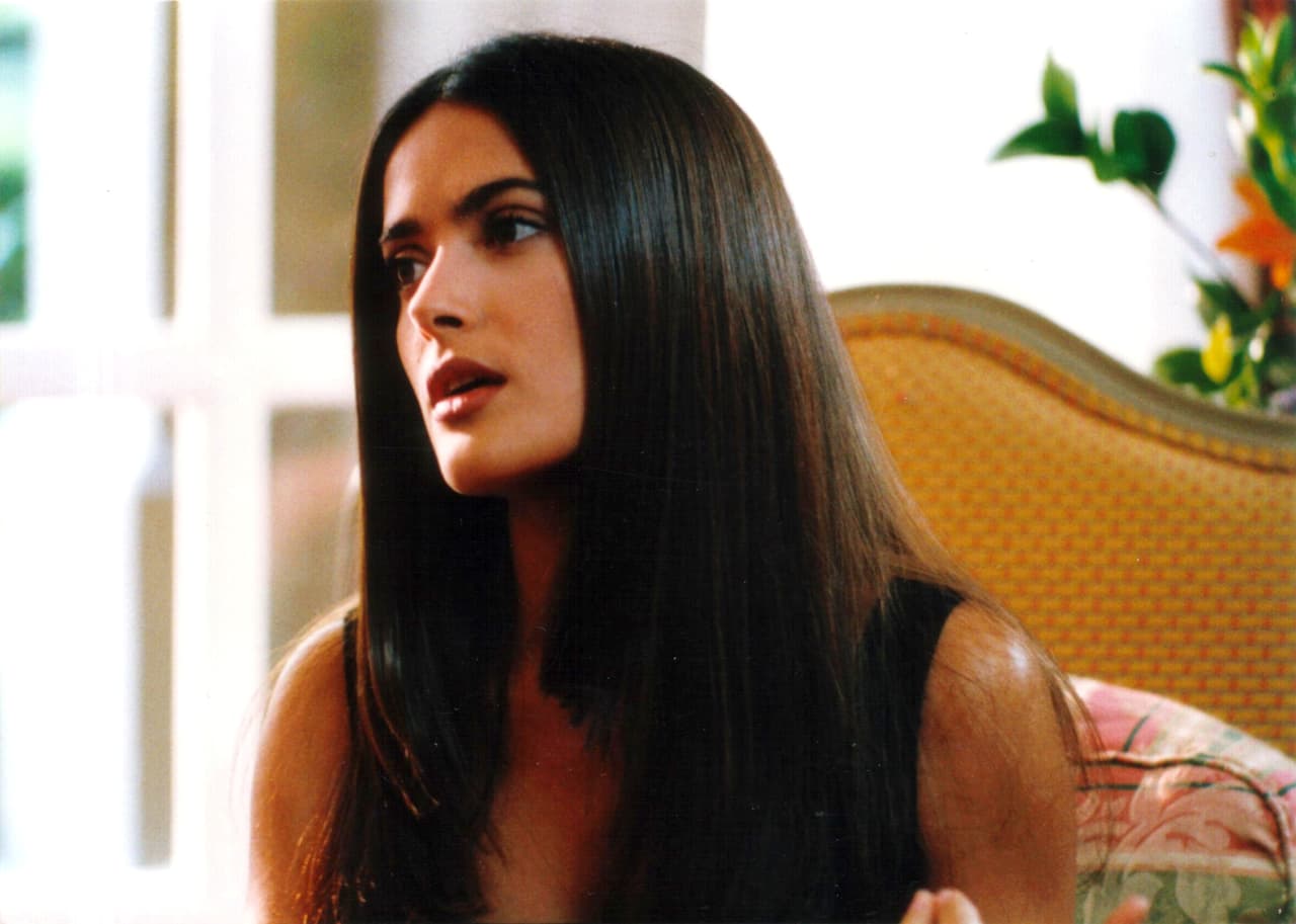 Actriz Salma Hayek se une a Hillary Clinton y rechaza campaña de "odio"