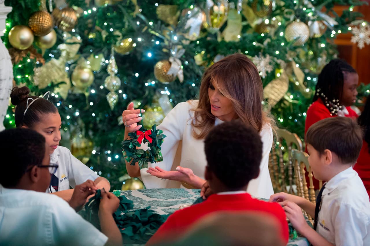 Algunos de los adornos navideños fueron hechos por la primera dama Melania Trump y los pequeños invitados.
