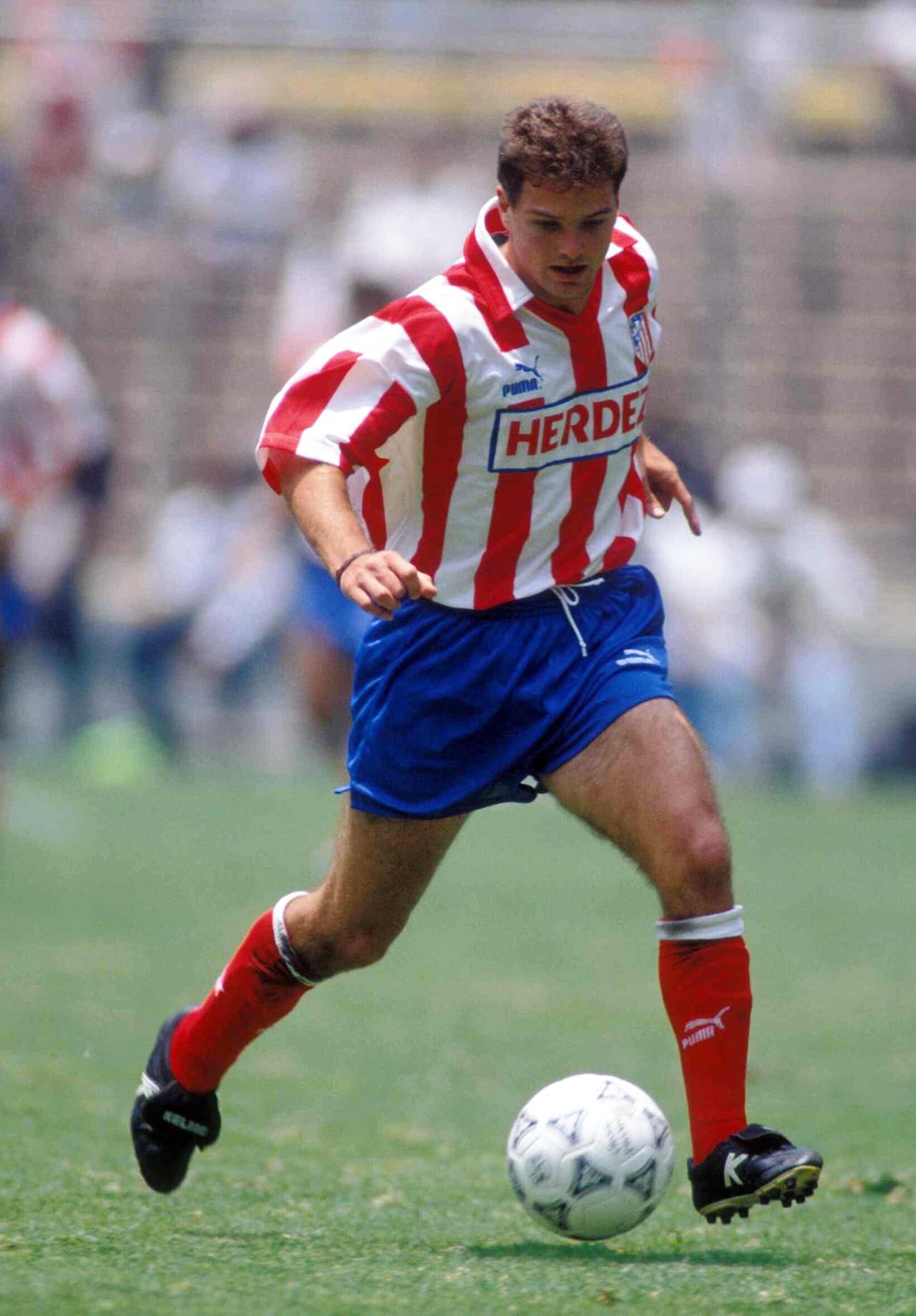 Aunque disputó la temporada 91-92, Luis García, no debutó en el Derbi Madrileño, sino hasta los 24 años, en el torneo de Copa, el 4 de enero de 1994, que terminó en un empate 2-2.