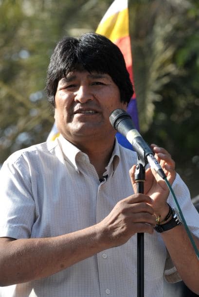 Evo Morales prometió 'con seguridad el gobierno nacional va a entregar casas gratuitamente a las familias que quedaron sin casa o que vivían de inquilino'.