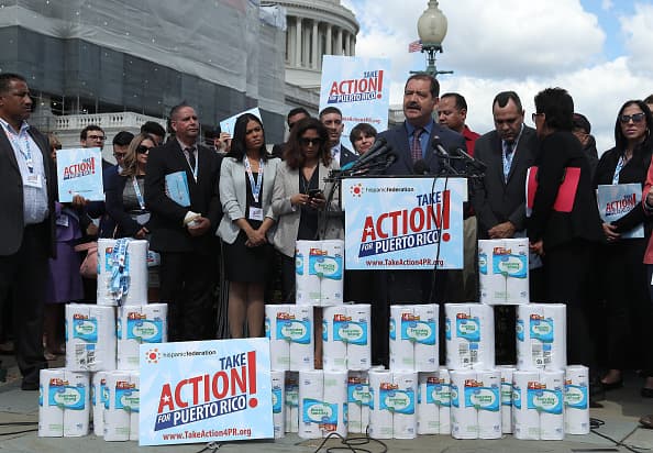 El representante Jesús García (D-IL) habla durante una conferencia de prensa para pedir al presidente Trump y al Congreso que ayuden a Puerto Rico a recuperarse dos años después de que la isla fue golpeada por el huracán María, en el Capitolio, el 18 de septiembre. 2019 en Washington, DC.