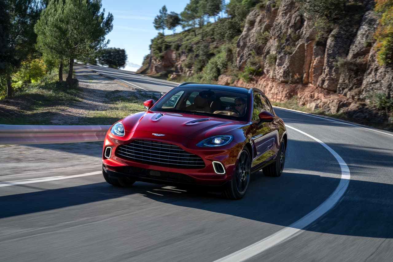 La Aston Martin DBX 2021 debuta en el Auto Show de Los Ángeles 2019.