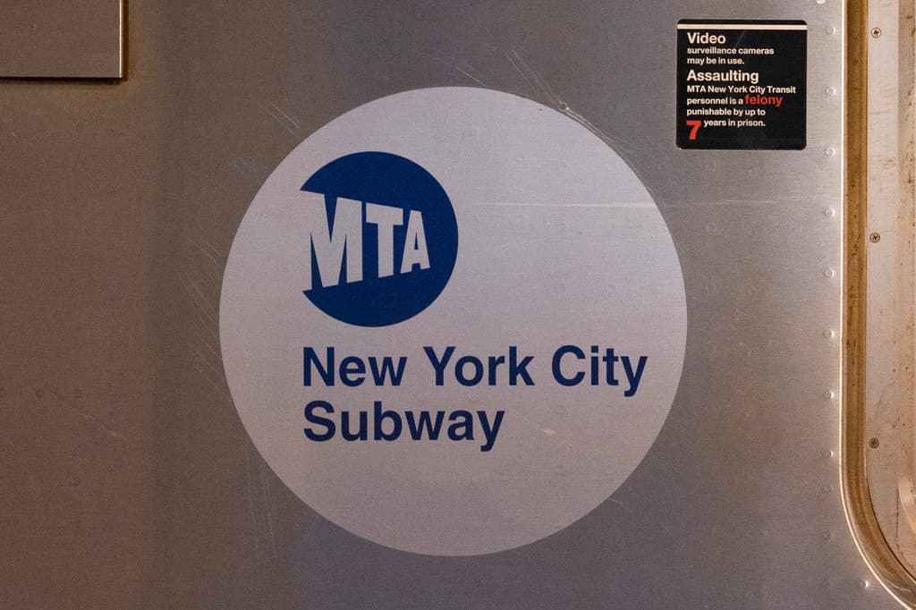 La MTA prohibió a la guardia trabajar en propiedades o contratos vinculados al sistema de transporte de Nueva York. 
<br>