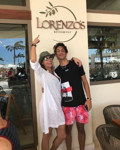 El pasado viernes en El Gordo y La Flaca, 
<a href="https://www.univision.com/shows/el-gordo-y-la-flaca/con-la-voz-entrecortada-lili-estefan-confiesa-lo-duro-que-fue-desprenderse-de-su-hijo-video">Lili Estefan confesó que fue muy difícil desprenderse de su hijo Lorenzo</a>.