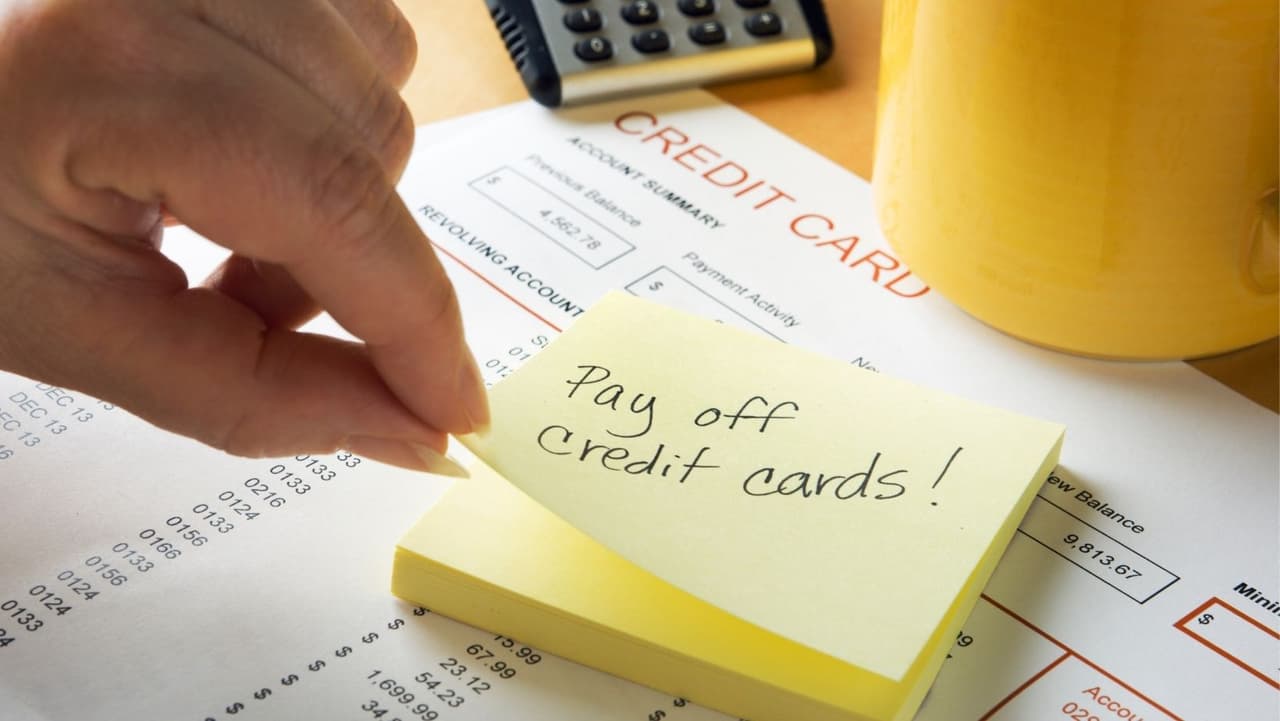 Hay tres buros donde podemos consultar nuestro puntaje de crédito y estos son: Experian, Equifax y Transunion.