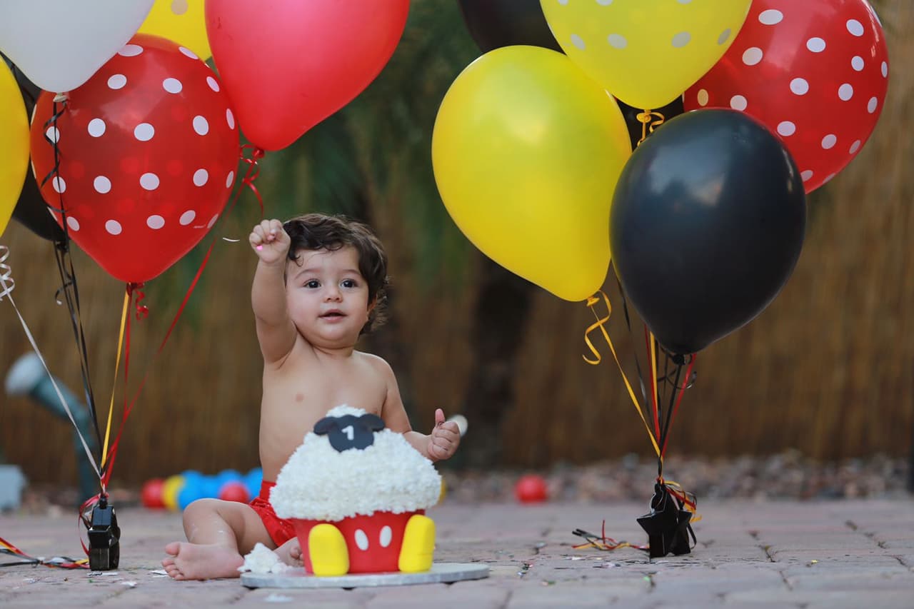 Sus mejillas regordetas y esos grandes ojazos simplemente nos han robado el corazón.